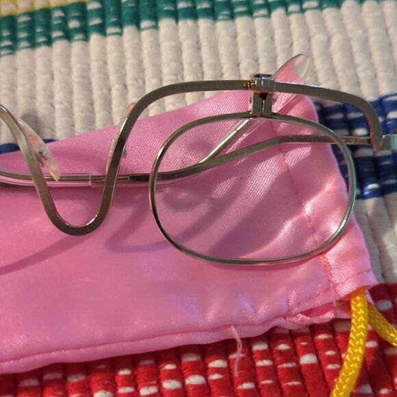 Vintage‎ women's fold down magnifying glasses Taiwan - Picture 2 of 6